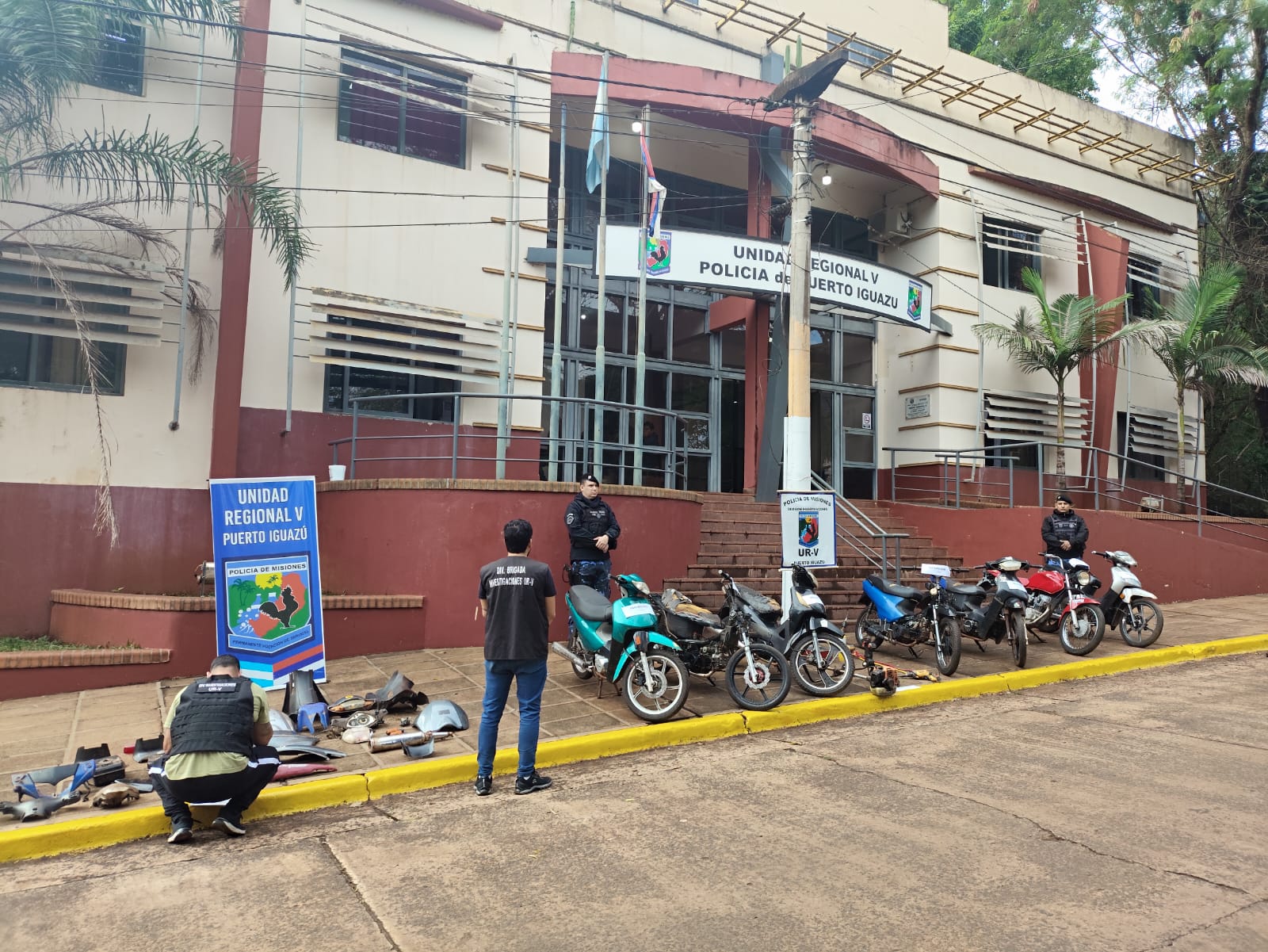 Atraparon en Iguazú dos hombres acusados de integrar una red de robo y desguace de motos - Imagen principal